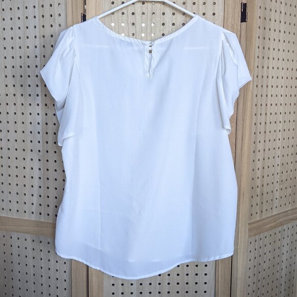 IRIS top with statement sleeves, round neck, short sleeves,  pearl button - Picture 2 of 11